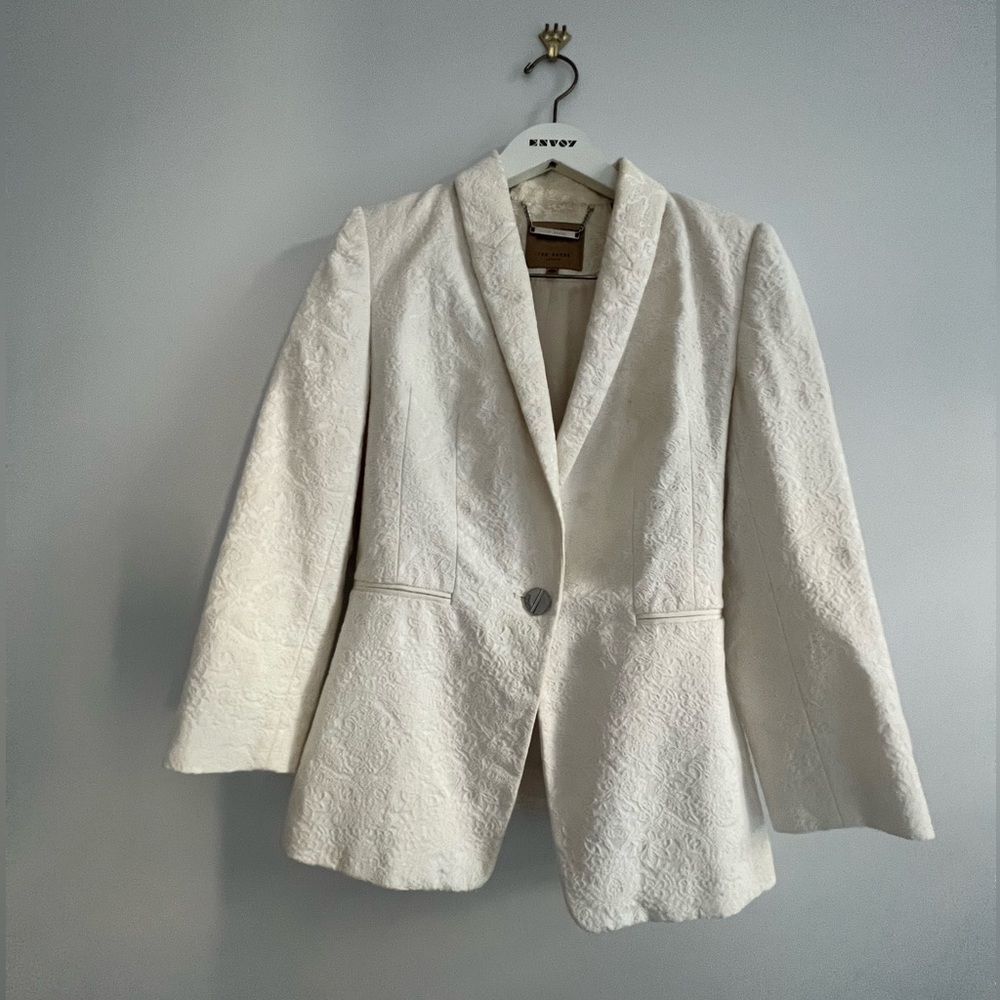 Ted Baker white embroidered blazer in a good condition, size 1